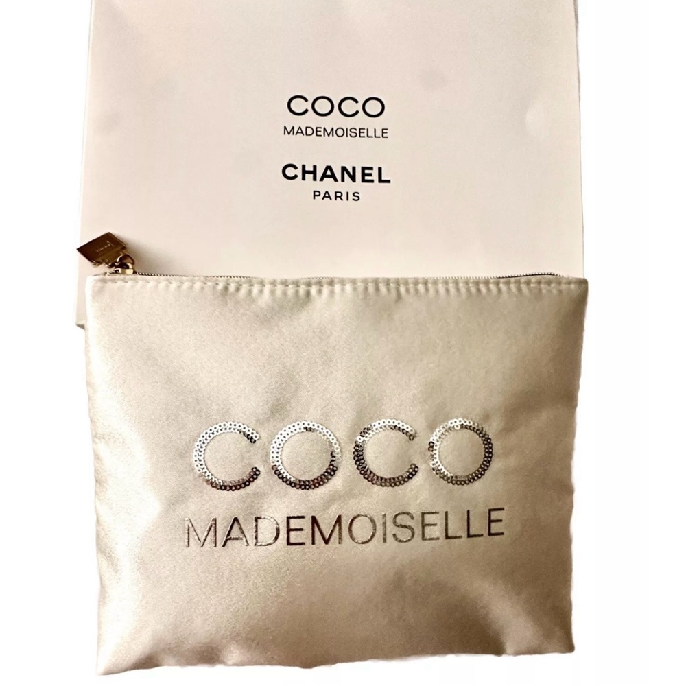 NIB CHANEL COCO Mademoiselle Cream Satin Makeup Bag/Clutch. Perfume Bottle Charm
